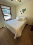 Condo w/ water access. Short drive to Green Bay and Sturgeon Bay/Door County Hotels in Kewaunee County