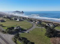 New Surfside Beach House on Scenic Pacific Route