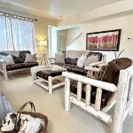 Modern Rustic 3 Bedroom with Pool, Hottub and Fitness Center