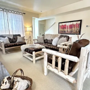 Modern Rustic 3 Bedroom with Pool and Hot Tub