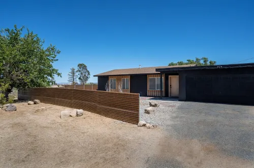 Reel House - Pool, Hot Tub, A/C, BBQ, 100in projector Movie Room, Pet Friendly!