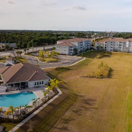 Gorgeous 2 Bed /2 Bath Condo Close to Beaches
