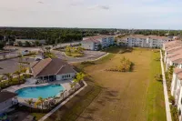 Gorgeous 2 Bed /2 Bath Condo Close to Beaches