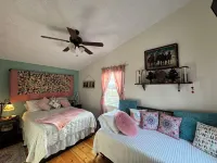 Unique Country Farmhouse with Beautiful Courtyard Hotels in Crawford