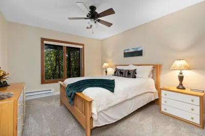 Majestic Mtn Cabin w quick hiking access & short distance to overlook!