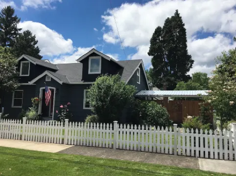 Delightful Downtown Retreat in the Willamette Wine Country