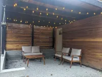 Modern Cloudland Cabin, 1.5 miles of private trails through 10 acres of woodland