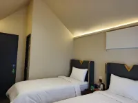 Nusantara Cabin & Coffee Hotel dekat Desa Mariango Sotek