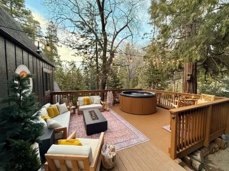 Secluded A-Frame, Fire Place, Hot Tub Отели рядом с достопримечательностью «Lollipop Park»