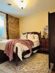Cora Leigh’s Retreat-Exquisite Condo with Downtown H’ville at your front door!