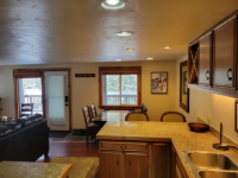 COZY AND PEACEFUL WEST VAIL, HUGE PRIVATE DECK, WALK TO BUS STOP