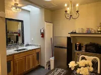 The Palace Cottage w/private Hot tub
