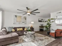 Day Dreamer minutes to Stadium with Fire pit and  Parking Hotels in Northport