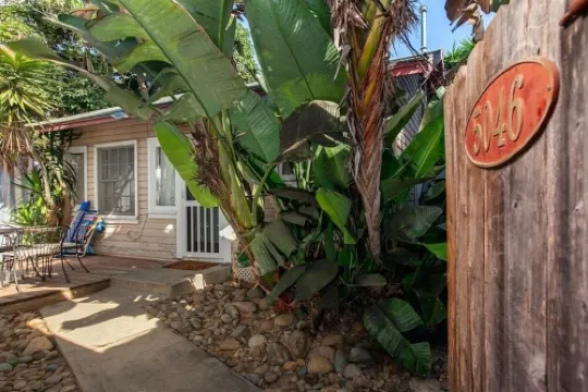 OB Cottage Hideaway Private Patio & Steps to the Sand