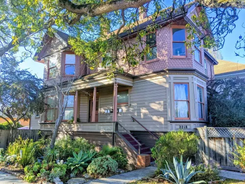 1BR in perfect Berkeley location -- patio & yard!
