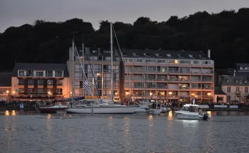 ENEZ ROUZIC, balcony on the marina