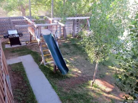 Breathtaking Views of Yellowstone on the Yellowstone River in a Luxury Lodge!