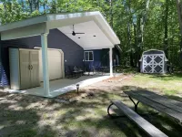 Private, Cozy, Quiet on double lot near Beautiful Higgins and Houghton Lakes Hotels in Markey Township