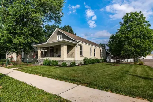 Chestnut Street Charmer-Walk to Louisville! فنادق في Jeffersonville