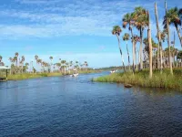 Relax on the beautiful Weeki Wachee River at the charming Seahorse River House!