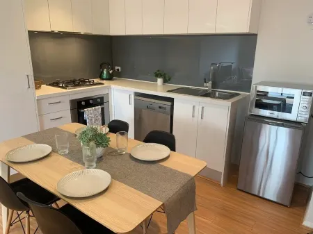 Affordable 2BR Apartment near Melbourne CBD Address:125Raleigh Road,Maribyrnong Отели рядом с достопримечательностью «Река Марибирнонг»
