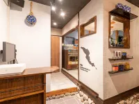 阿爾罕布拉真鶴高級旅館