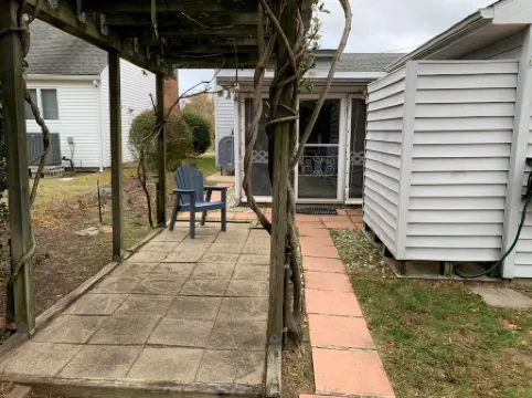 Cozy beach cottage, steps from Lewes Beach