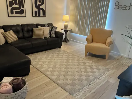 2 bedroom pool house Port Charlotte. Close to shopping. Отели рядом с достопримечательностью «Кидстар Парк»