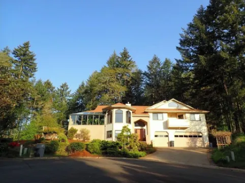 Remodeled basement in Corvallis, surrounded by forest and trails!