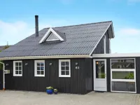 Tasteful Holiday Home in Hemmet Near Sea - Wifi