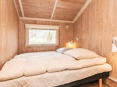 Graceful Holiday Home in Humble Near Sea Отели в г. Humble