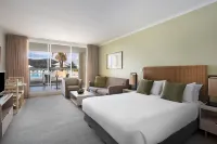 Mantra Ettalong Beach Hotel a Palm Beach