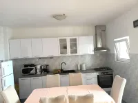 테라스와 파티오가 있는 시사이드 오크루그 고르니 아파트먼트