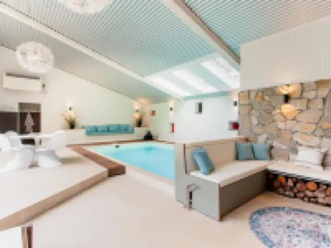8P 4B Lanaken Retreat: Swimming Pool Jacuzzi and Sauna Hotels in Lanaken