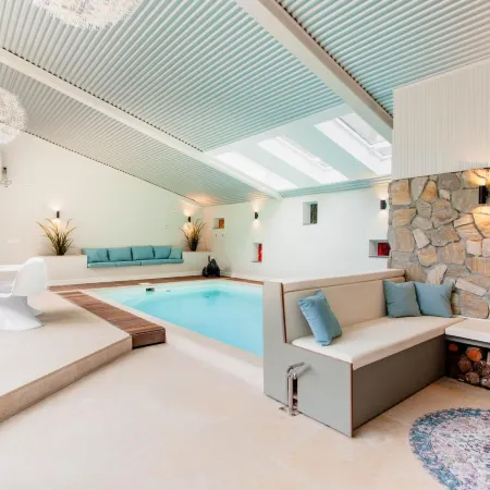 8P 4B Lanaken Retreat: Swimming Pool Jacuzzi and Sauna
