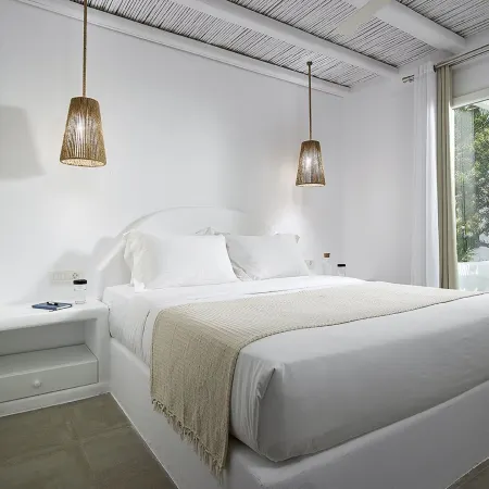 Delmar Apartments & Suites Milos - Delmar Collection Отели рядом с достопримечательностью «Пляж Поллония»
