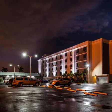 Best Western Plus Hollywood/Aventura Отели в г. Халландейл Бич