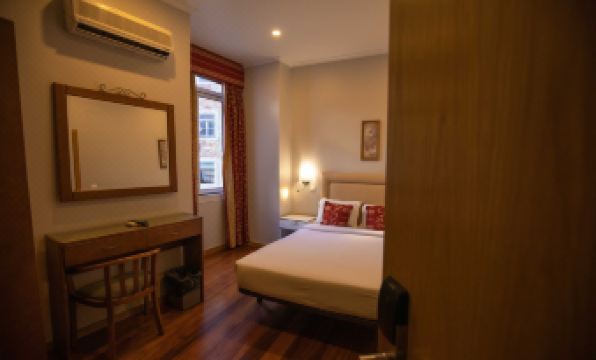 Grande Pensão Residencial Alcobia