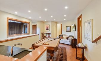 Luxury Mountain Chalet Deck w/ BBQ & Lake Views