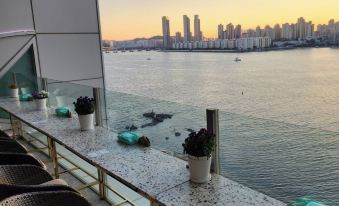 H Avenue Gwangalli Beach