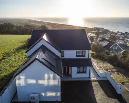 Sunrise - 5 Bedroom Home - Pendine Hotels in Pendine