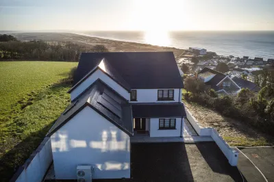 Sunrise - 5 Bedroom Home - Pendine Hotels in 
