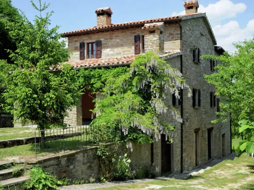 Farmhouse in Apecchio with Pool
