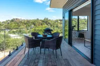 Luna Cottage. Stunning Ocean Views on Waiheke