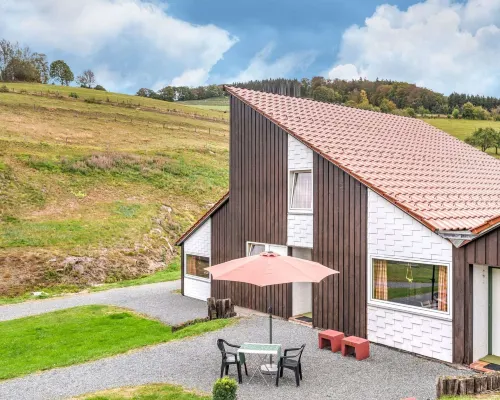 Ferienhaus Mit Herrlicher Aussicht Hotels in Elpe