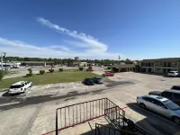 Great Western Inn & Suites - Parking