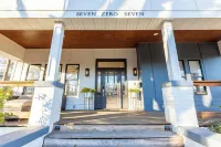 Modern Farmhouse Style, 4-bedroom home, downtown Durham, large private yard