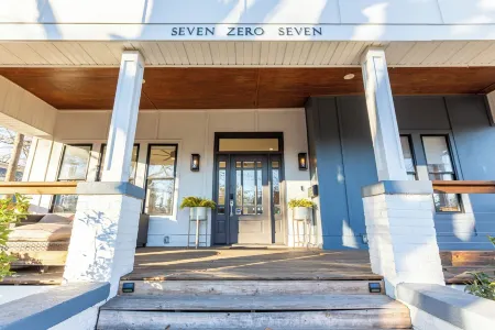 Modern Farmhouse Style, 4-bedroom home, downtown Durham, large private yard