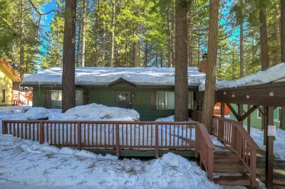 Come Snuggle up at Cozy Bear Cabin!