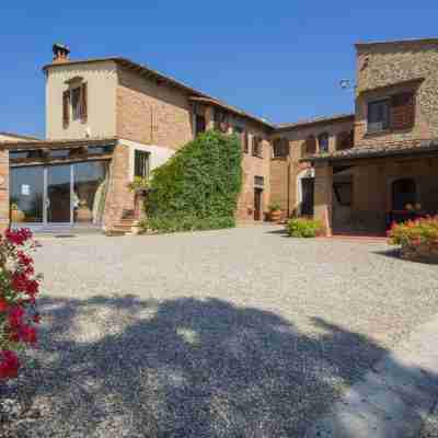 Flat with Shared Pool and Air Conditioning Hotel Exterior